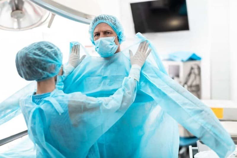 disposable isolation gown distributor in the Middle East